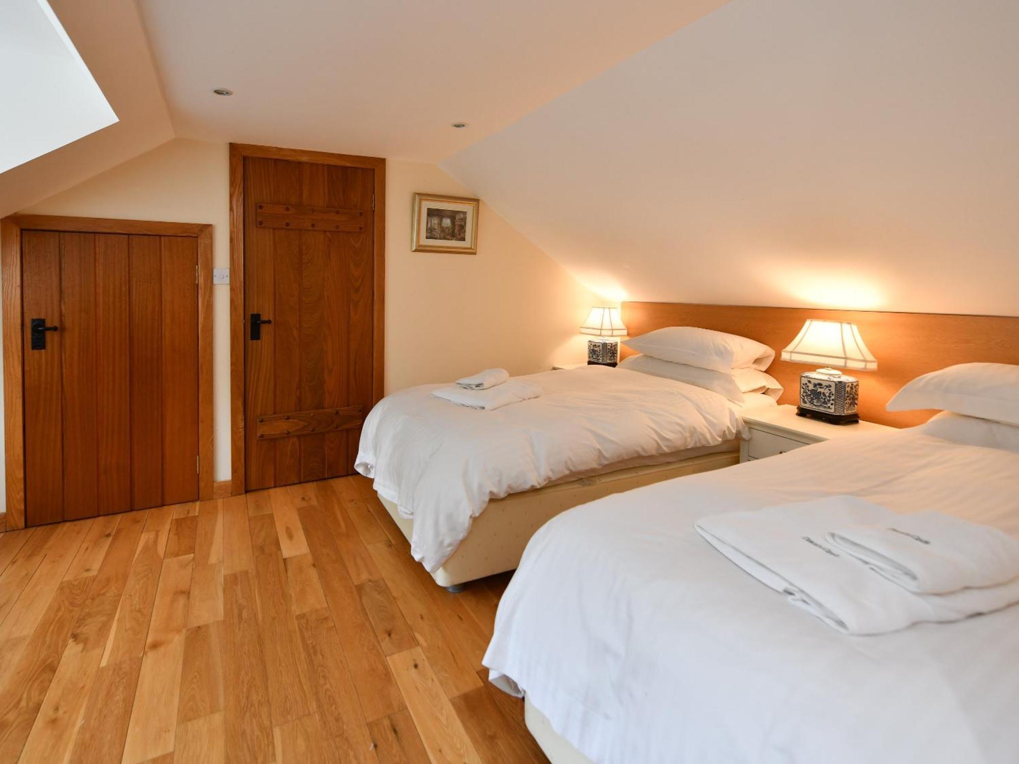 Cloncaird Castle Estate Cottages Maybole Oda fotoğraf
