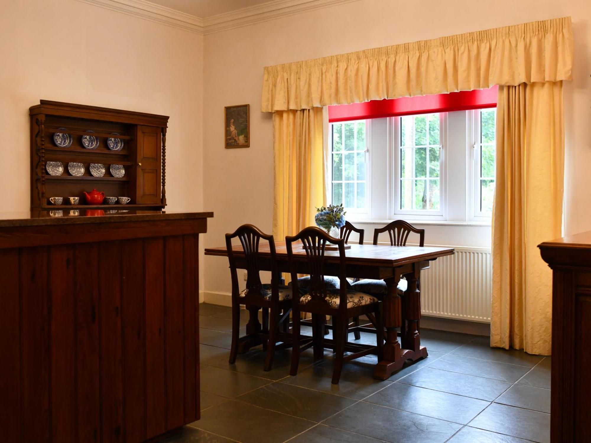 Cloncaird Castle Estate Cottages Maybole Oda fotoğraf